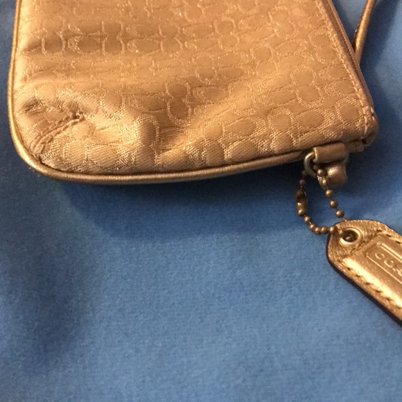 Gold Coach monogram wristlet - Picture 5 of 7